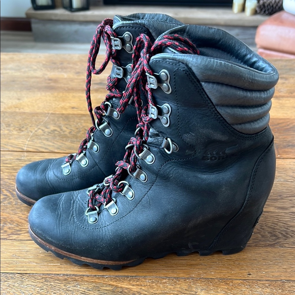 SOREL CONQUEST Wedge heel Boots 8.5